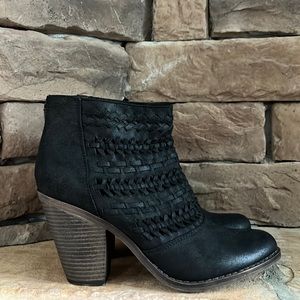 Fergalicious by Fergie Wanderer Ankle Boot / Black / SZ 9